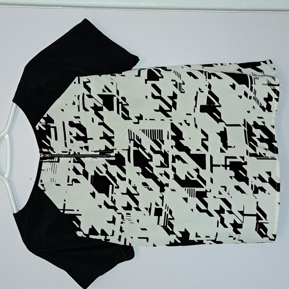 Forever 21 Short Sleeve Blouse - Picture 3 of 4